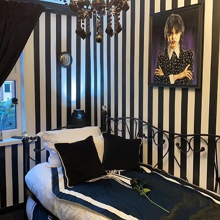 Wednesday'S Family Rooms York Extérieur photo